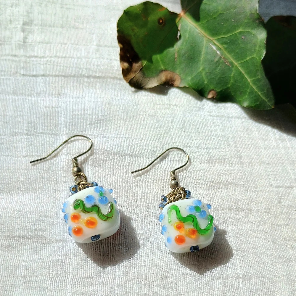 🏵 ARTISAN KITSCH 🏵 VTG hand-blown Lampwork Glass dangle 925 earrings, Coquette